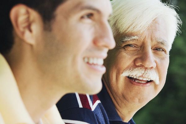 Lo que puedes aprender de empleados maduros y lo que estos pueden aprender de los más jóvenes